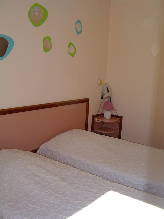 Le Magiot Hotel Montliot-et-Courcelles ห้อง รูปภาพ
