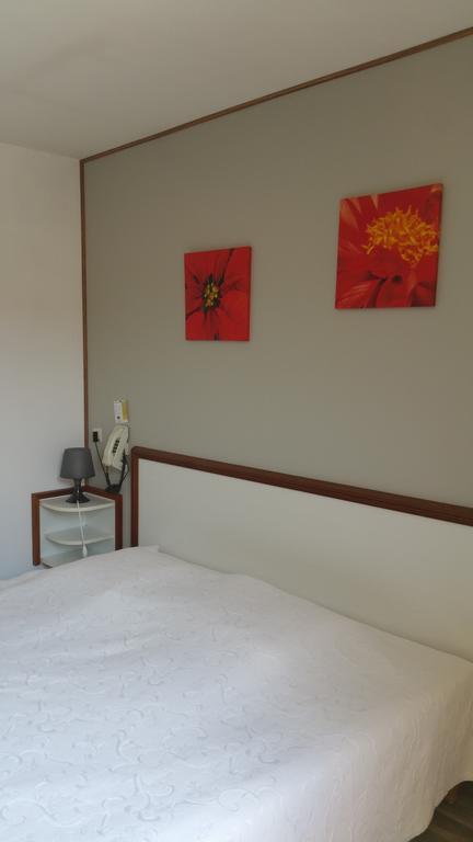 Le Magiot Hotel Montliot-et-Courcelles ห้อง รูปภาพ